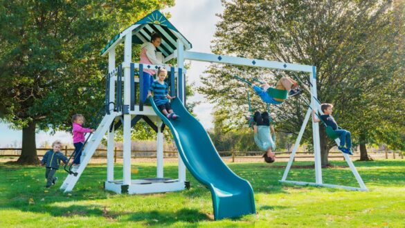 A picture of Teddy's Tower, a swing set in the small series from King Swings.