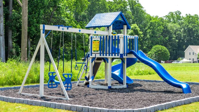 Common Customizations For Vinyl Swing Sets